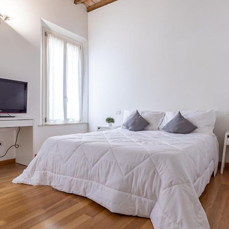 Piazza Martiri-In Pieno Centro Sotto Al Castello Appartement Carpi Buitenkant foto