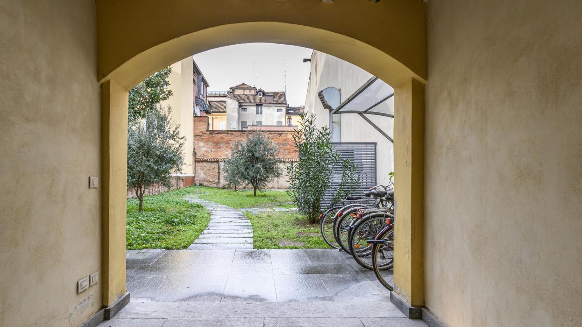 Piazza Martiri-In Pieno Centro Sotto Al Castello Appartement Carpi Buitenkant foto