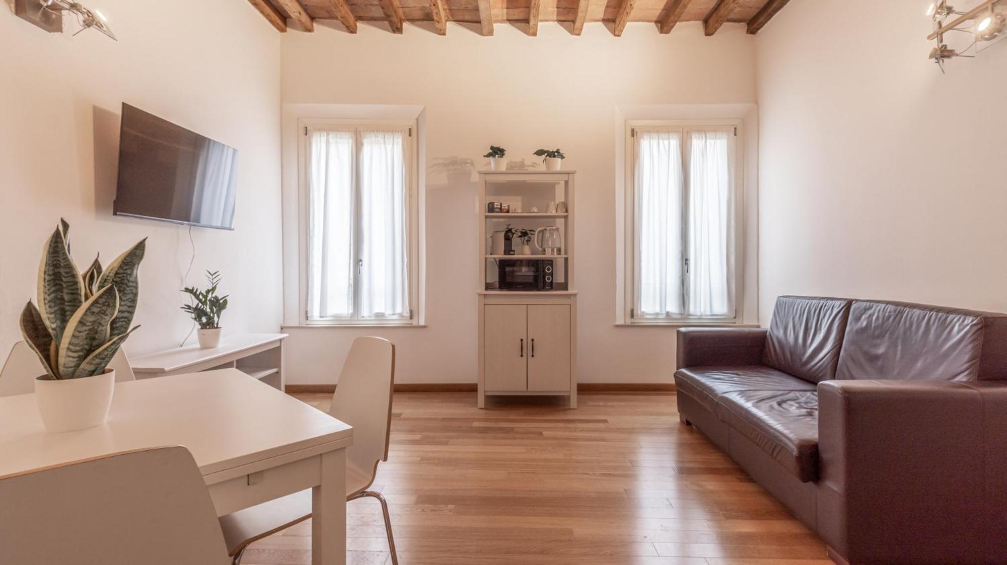 Piazza Martiri-In Pieno Centro Sotto Al Castello Appartement Carpi Buitenkant foto